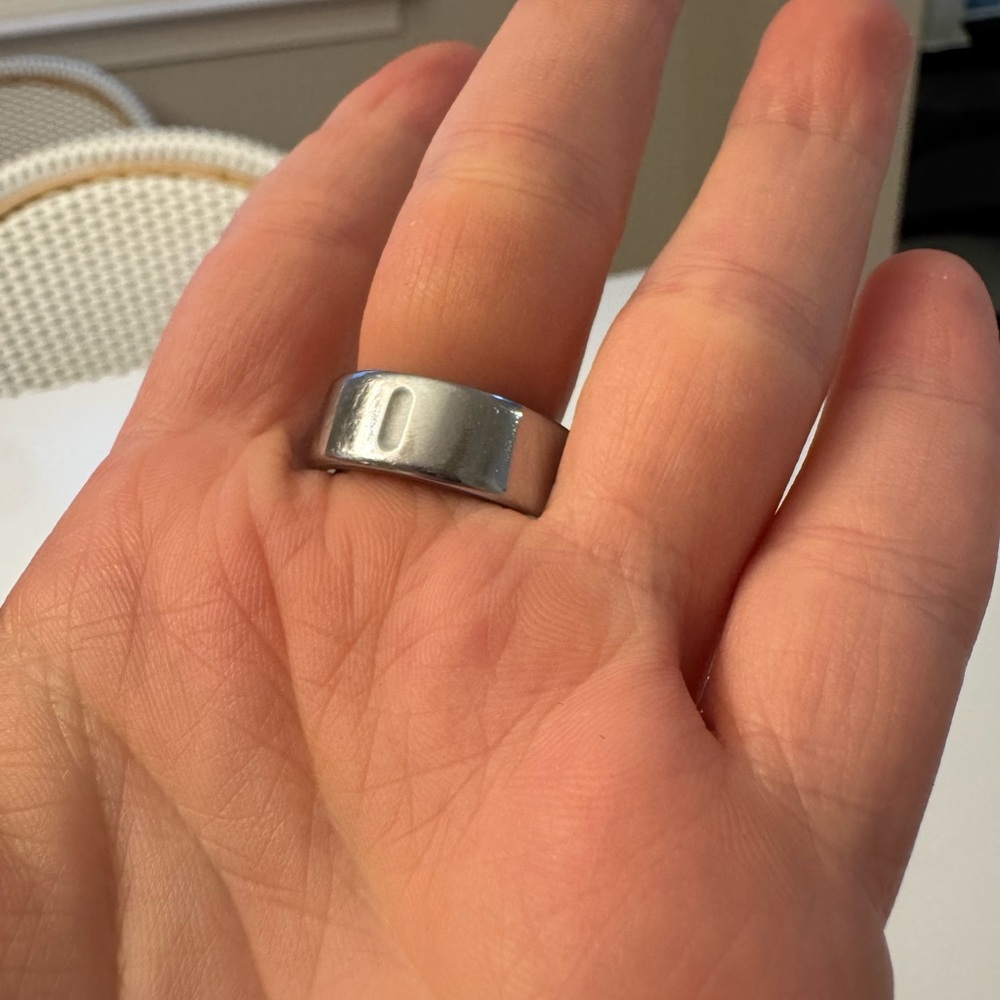 Oura Ring Gen 4 Size 7 Silver - Picture 2 of 4